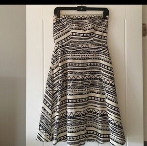 The Limited Strapless Geometric Cream and Black A-Line Dress with pockets size 2